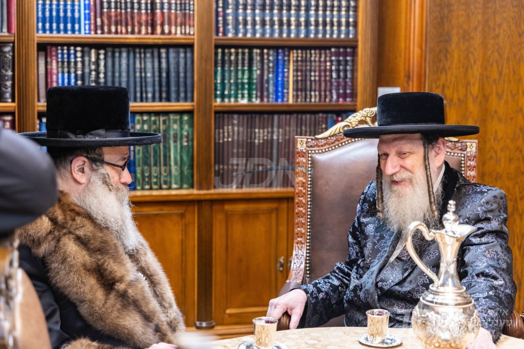 האדמו"ר מוויזניץ פון בארא פארק באזוכט ביי האדמו"ר מבורשטין