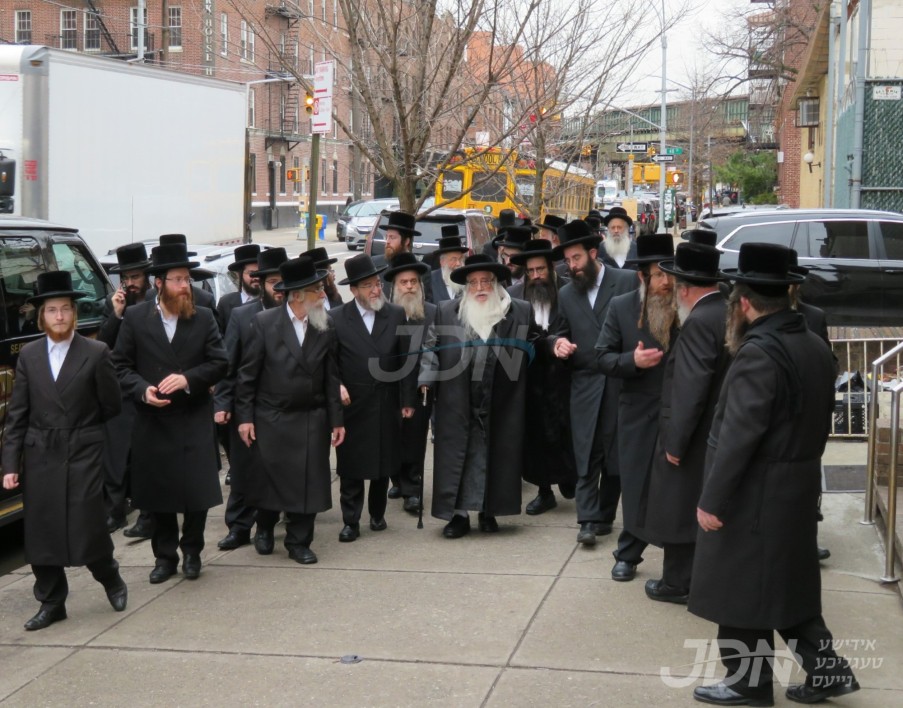 העפטיגע צוגרייטונגען צום מסע הקודש "ותבנהו" פון האדמו"ר מצאנז קיין אמעריקע