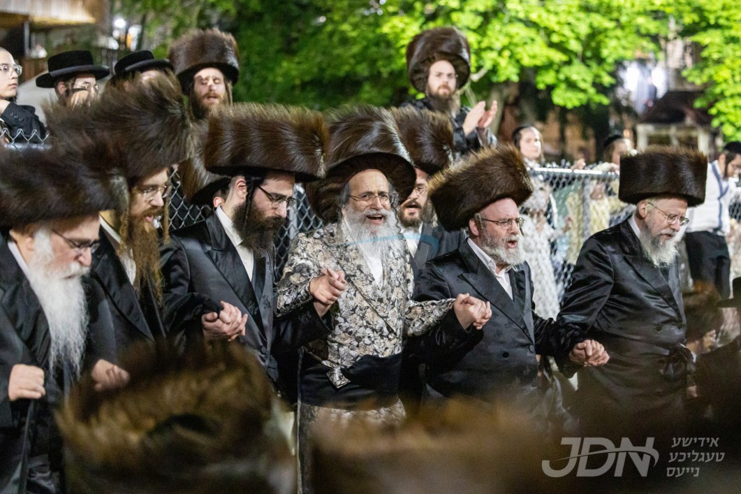 מוצאי שבועות ביי גאב&quot;ד סאטמאר מאנסי