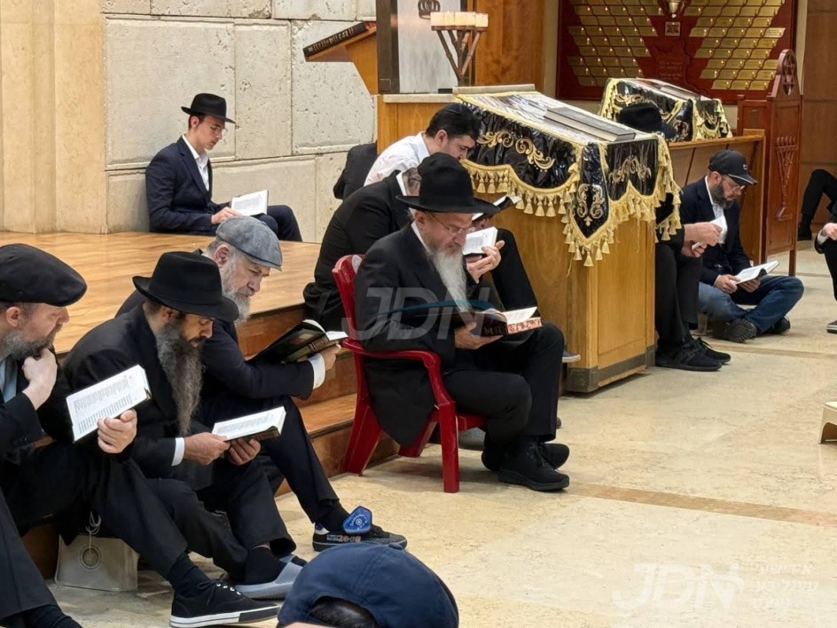 תשעה באב ביי הגאון רבי בערל לאזאר הויפט רב פון רוסלאנד