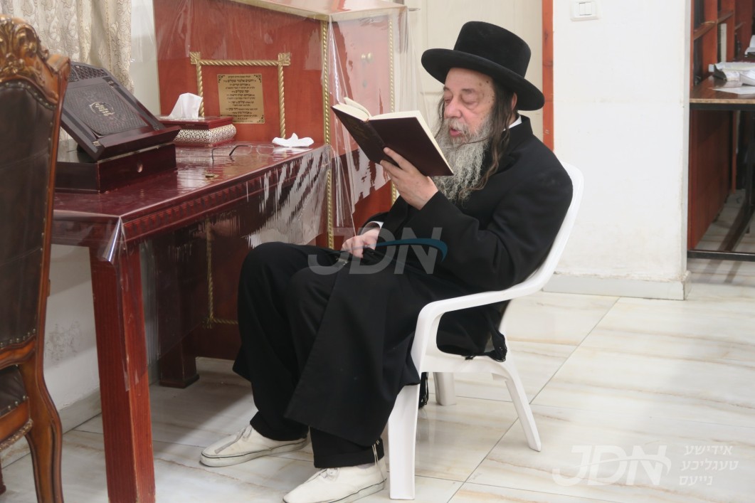 תשעה באב אין חצר הקודש זוועהיל