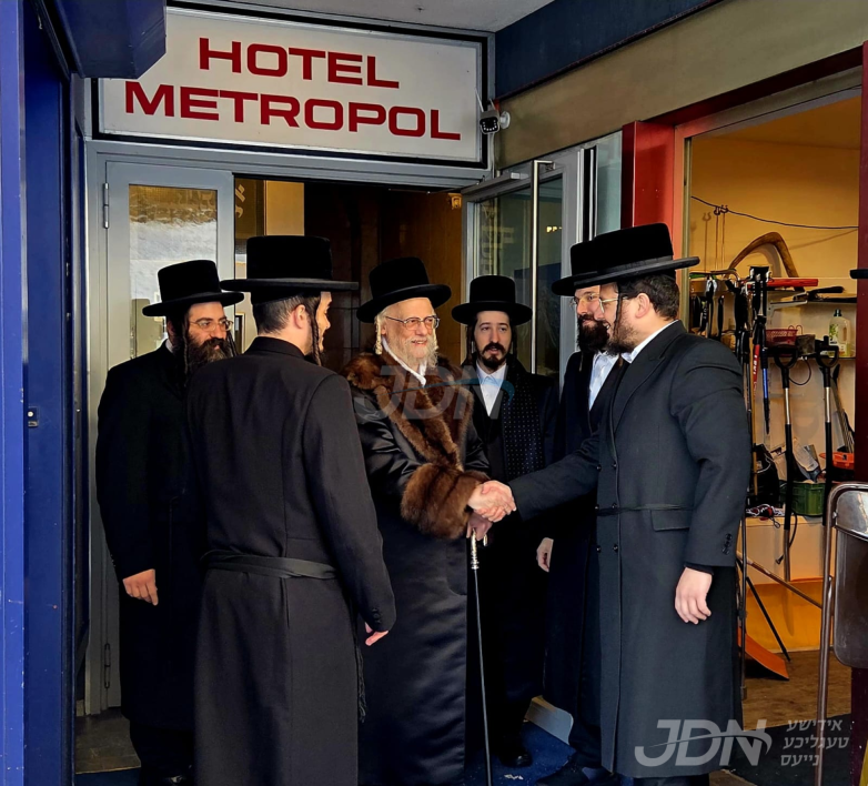 האדמו"ר מסערט וויזניץ אונטערוועגנס אהיים פון שווייץ צוליב די אנגעצויגענע מלחמה צושטאנד