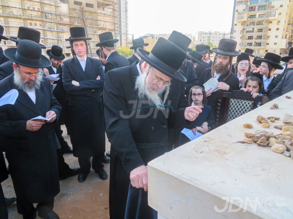 יארצייט פון כ&quot;ק גאב&quot;ד חוג חתם סופר זצ&quot;ל ביי האדמו&quot;ר מחוג חתם סופר