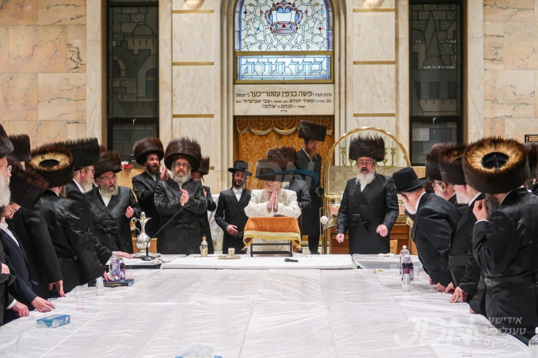 מוצאי שבועות אין חצר הקודש מונקאטש