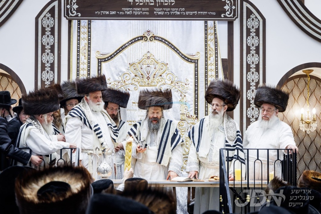 ערב און מוצאי יום כיפור אין חצר הקודש באבוב-45