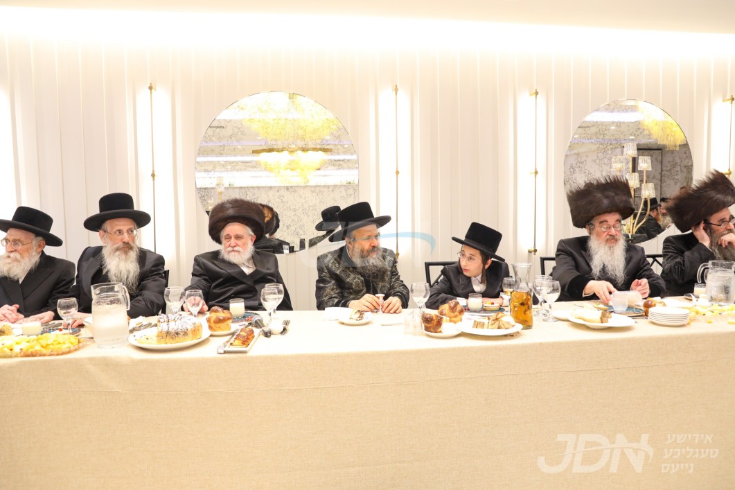 שמחת הבר מצוה פון אן אייניקל פון הגה&quot;צ אבד&quot;ק באבוב-45 און אייניקל פון הגה&quot;צ אבד&quot;ק אלכסנדר בארא פארק