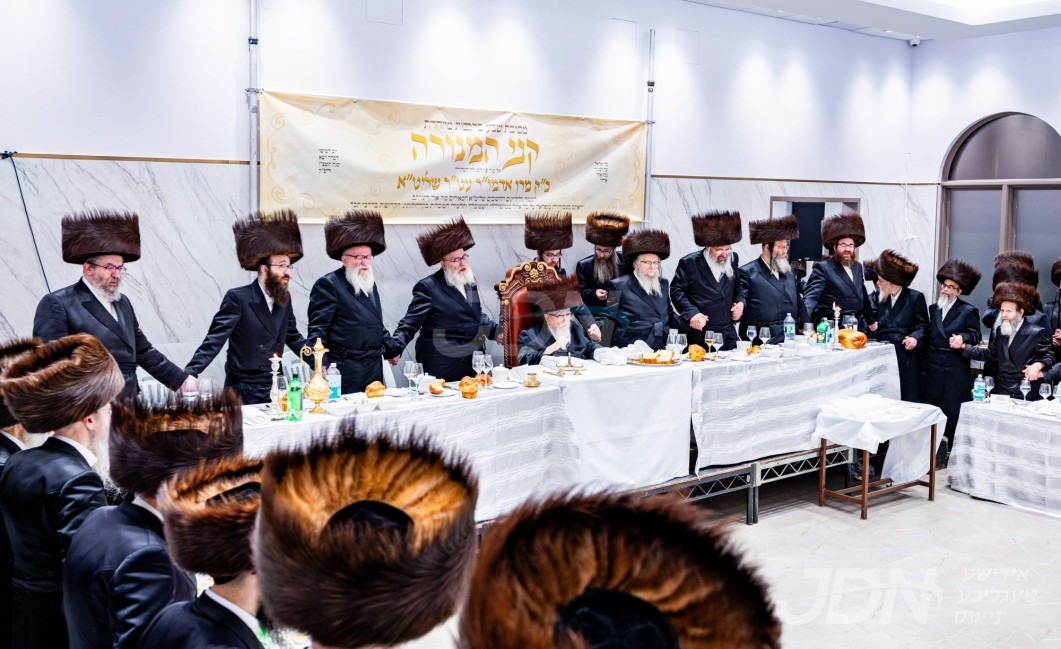 ספעציעלע שבע ברכות פארגעקומען בחצר הקודש סקווירא, פאר די צענדליגע דיינים פון אלע סקווירא שטיבלעך איבער די וועלט