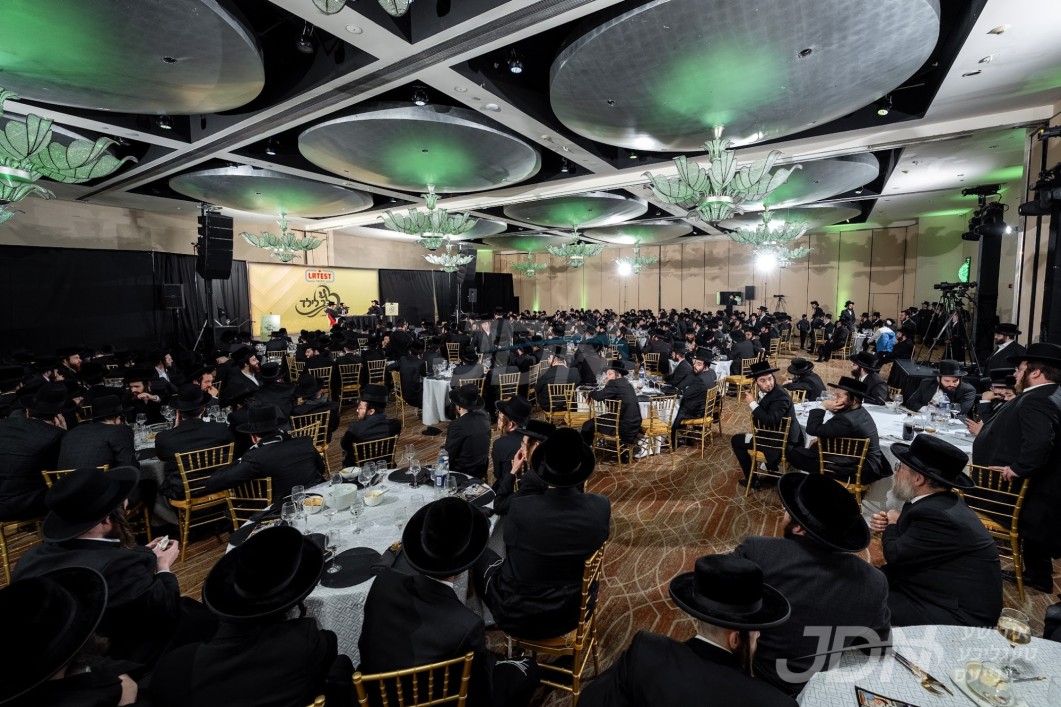 הונדערטער לב לילד וואלונטירן געניסן פון שעות של קורת רוח ביי ספעציעלן מעמד הכרת הטוב פאר זייער ארבעט פאר די טייערע קינדער דורכאויס דעם יאר גאנצן יאר