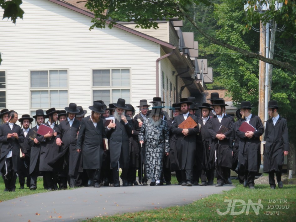 איבערראשנדע מעלדונג פאר תלמידי וחסידי סאטמאר איבער די עפענונג פון נייע מתיבתא תורה ויראה מחוץ לעיר פאר די בוגרי הישיבה
