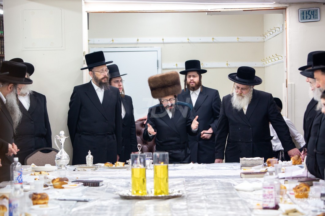 האדמו&quot;ר מסקולען ביים טיש ל&quot;ג בעומר