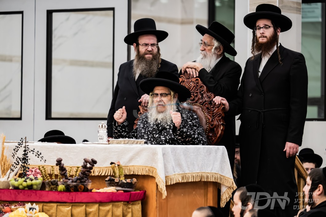 האדמו"ר מסאטמאר ביים חמשה עשר בשבט טיש