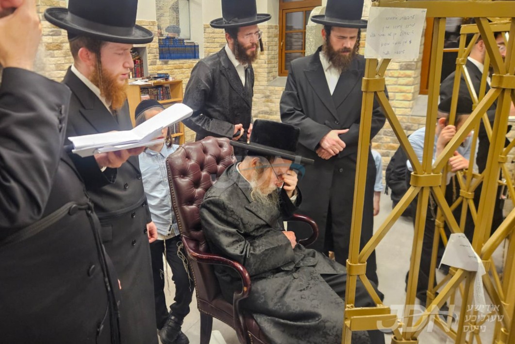 האדמו&quot;ר מערלוי ביים ציון הרה&quot;ק מצאנז זי&quot;ע