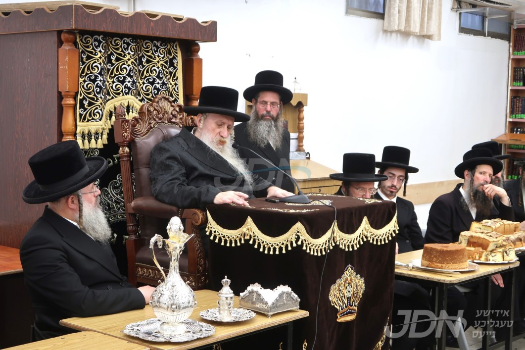 האדמו&quot;ר מטשארנאביל ביים דרשת פתיחת הזמן אין ישיבה קטנה טשארנאביל