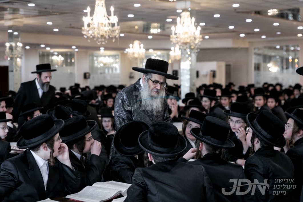 האדמו&quot;ר מסאטמאר באזוכט אין מחנה מכינה לישיבה קטנה ד&#039;סאטמאר