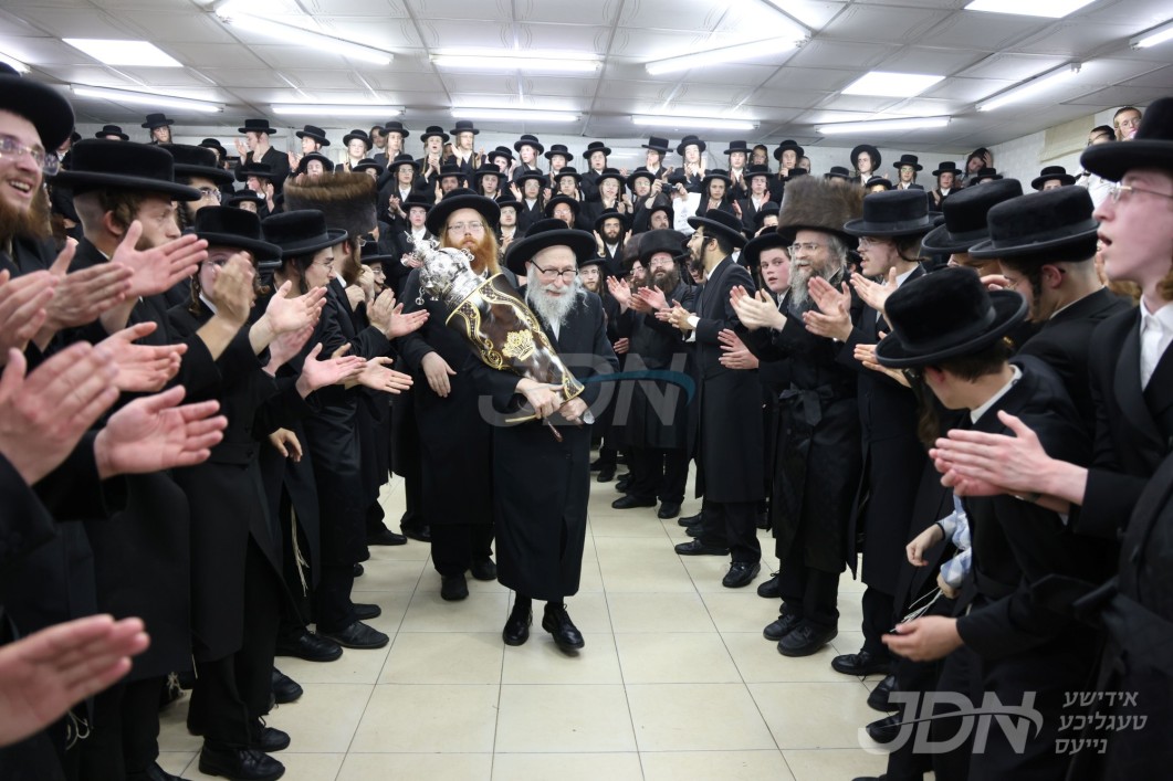 הכנסת ספר תורה צו ביהמ&quot;ד קהל חסידי ירושלים אין בית שמש