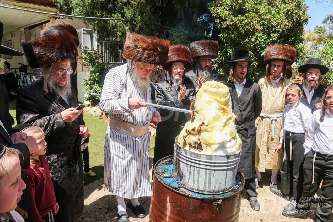 ל&quot;ג בעומר אין חצר הקודש מבקשי אמונה