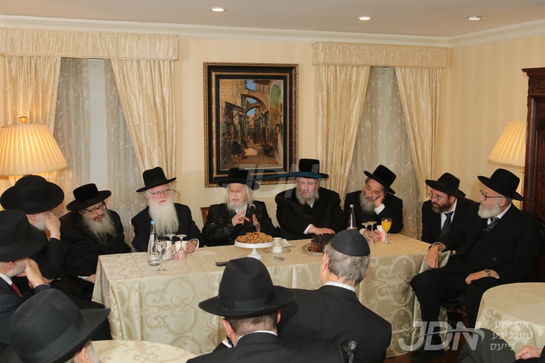 מסיבה אין שטוב פון הנגיד ר&#039; יוסף עסטרייכער אין לארענס לטובת כולל חיים ושלום מונקאטש