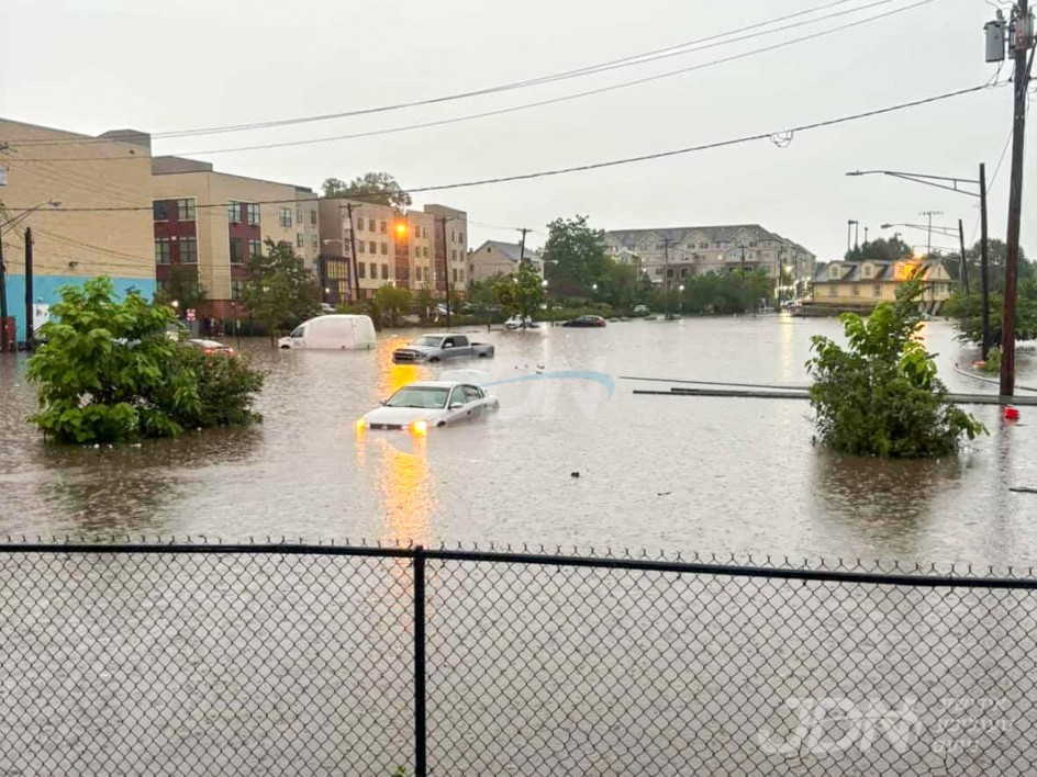 מאסיווע רעגן שטורעם פארקריפלט פילע געגנטער, פארפלייצונגען אין פילע היימישע שטעט