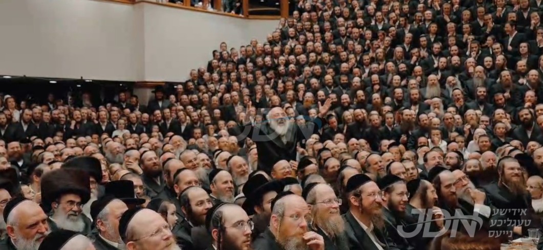 ווידעא: הארציגע געזאנג ביים שמחת החתונה פון א אייניקל ביי כ&quot;ק אדמו&quot;ר מסלונים שליט&quot;א