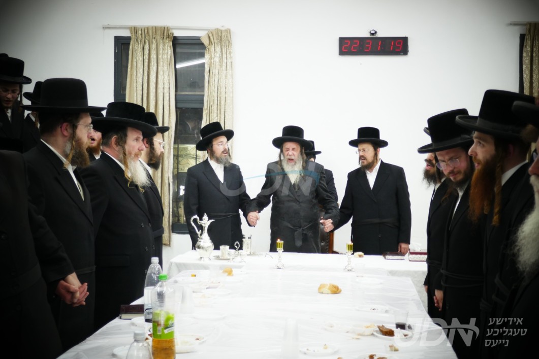 יארצייט פון בעל אור אברהם מזוועהיל זצ"ל ביי בנו האדמו"ר מזוועהיל