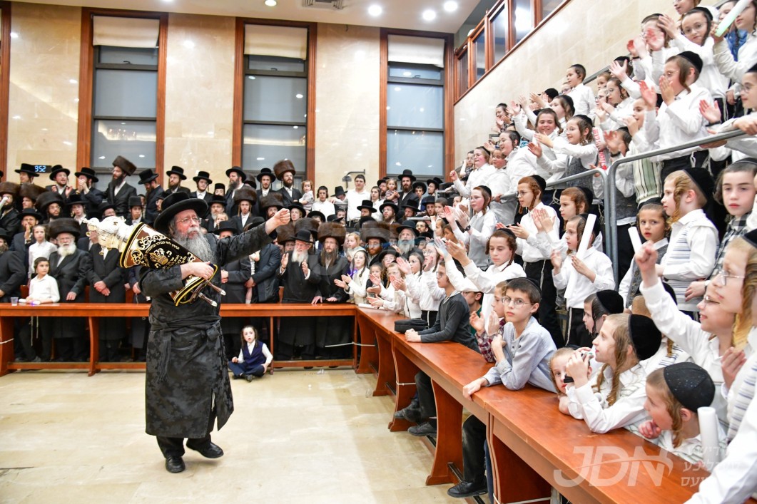 הכנסת ספר תורה צו ביהמ&quot;ד שבט הלוי אין בני ברק