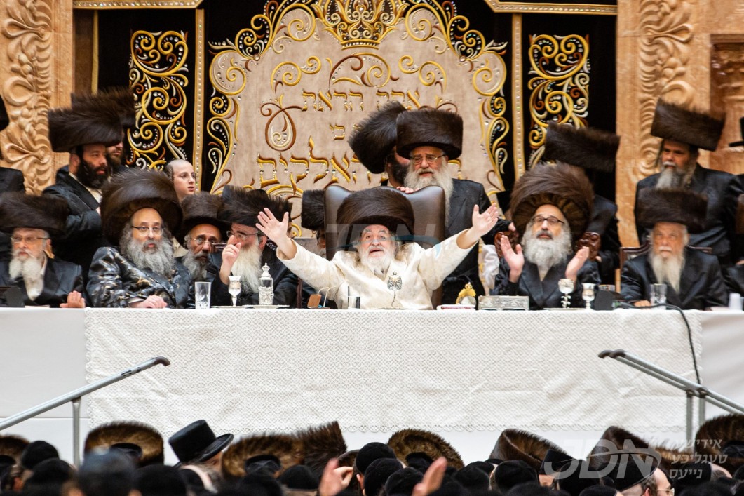 ערב און מוצאי שבועות אין חצר הקודש וויזניץ