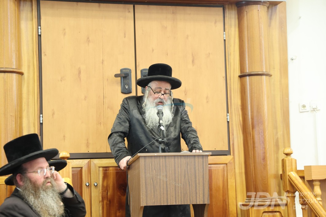 האדמו&quot;ר מצאנז מכתיר געווען הגה&quot;צ רבי יעקב מאיר שמחה האלפערין שליט&quot;א אלס גאב&quot;ד ראדאמישלא רמות