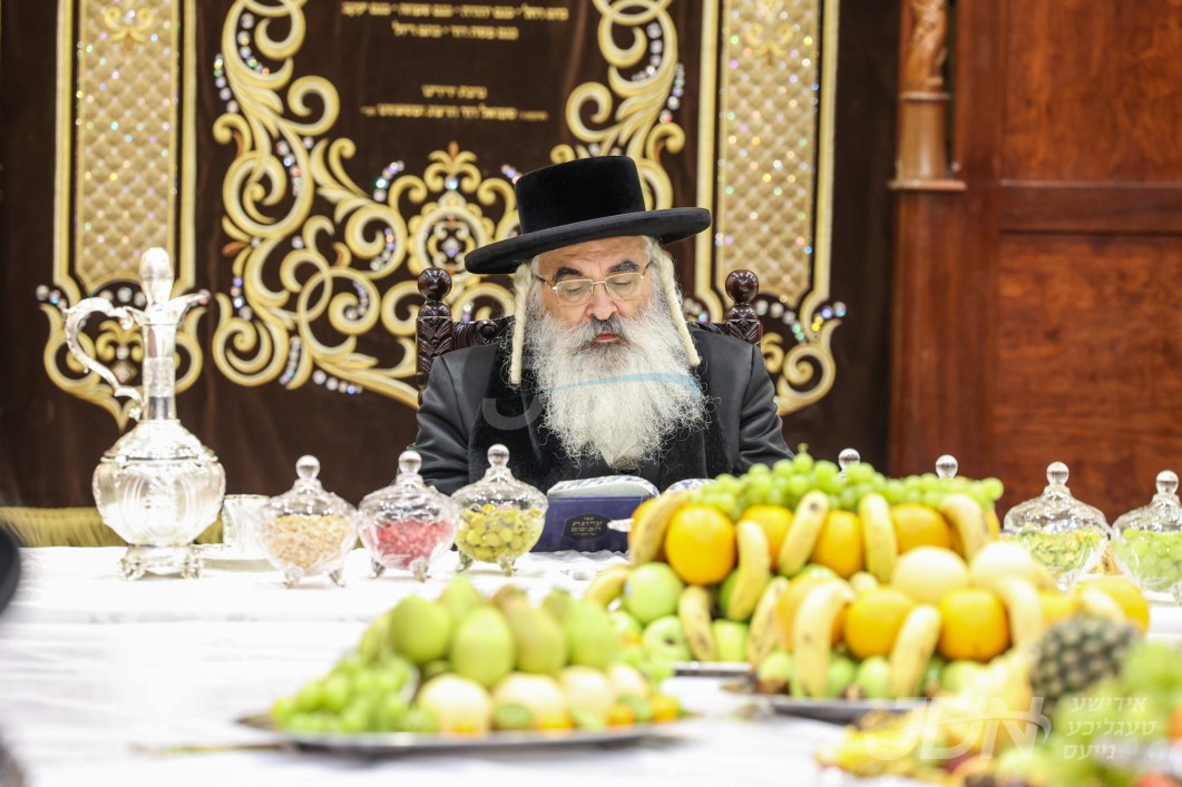 האדמו"ר מדושינסקיא ביים חמשה עשר בשבט טיש