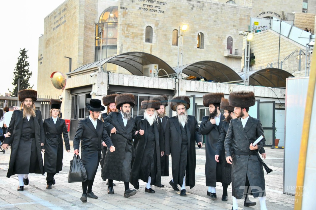 האדמו&quot;ר ממחנובקה בעלזא שב&quot;ק ביים כותל המערבי