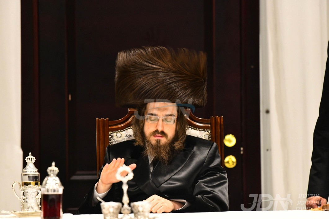 מוצאי שבועות אין חצר הקודש סאדיגורה