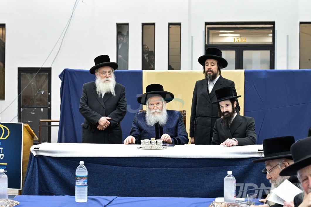 מעמד הכתרה באשטימט אין ק&quot;ק באבוב לינדען, אויפצונעמען דעם רבינ&#039;ס איידעם אלס דיין ומורה צדק