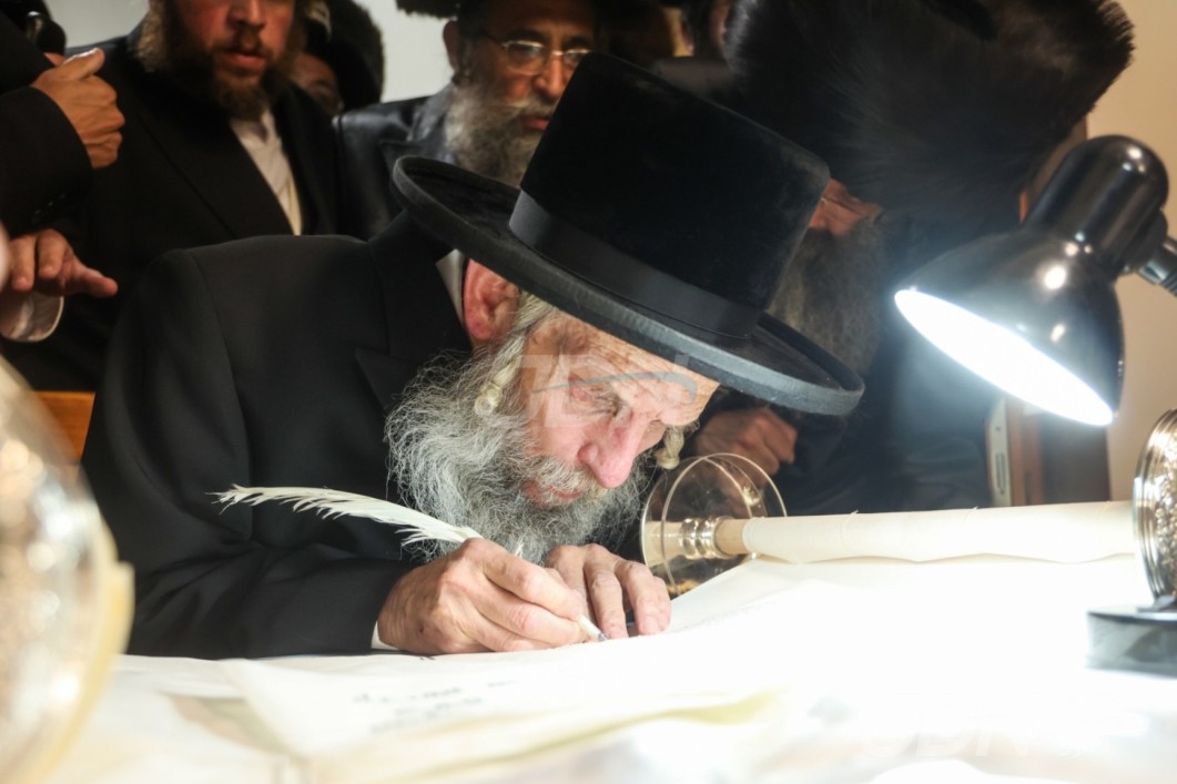 האדמו"ר מסלאנים וועט מופיע זיין בשערי עיר בארא פארק, צו באשיינען די התחלת כתיבת ספר תורה פון די מתפללי השטיבל