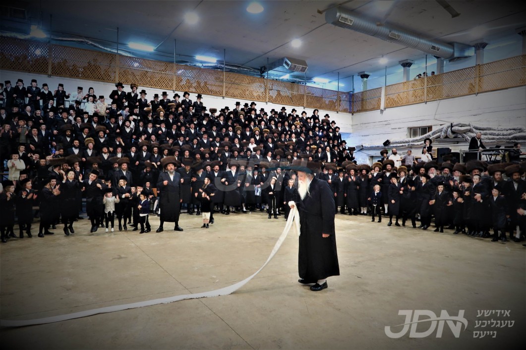 שמחת החתונה בבית מחנובקה בעלזא - שידלובצא - יערוסלוב