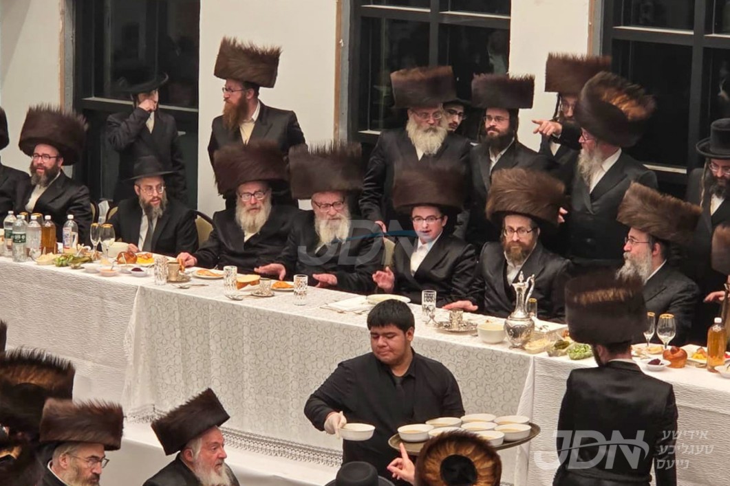 שמחת השבע ברכות פון הכלה בת האדמו&quot;ר מראחמיסטריווקא אוק ענד וויין און אייניקל פון האדמו&quot;ר מקאלוב מיט החתן אור אייניקל פון האדמו&quot;ר מסקווירא