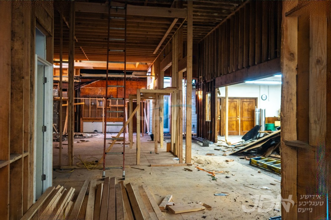 כשהמלך בשדה: פראווע צימער פון כ&quot;ק אדמו&quot;ר מסקווירא ווערט פראכטפול איבערגעבויעט