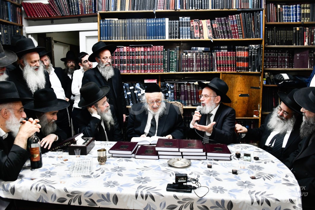 מעמד לחיים לרגל הוצאת הגדה של פסח 'בד קודש' מתורתו פון הגרב"ד פוברסקי ר"י פאנאוויטש