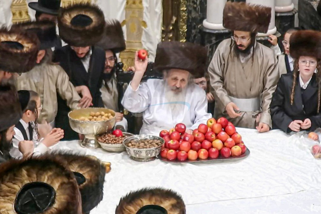 סוכות אין חצר הקודש שומרי אמונים ירושלים
