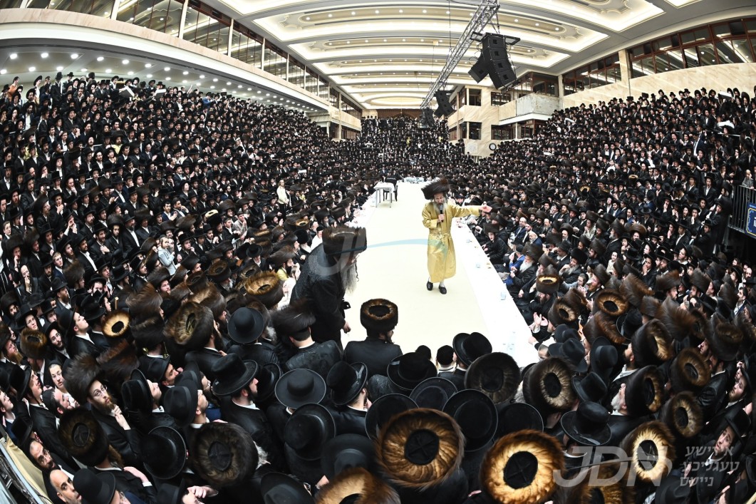 ווידעא: הגה&quot;צ רבי אלימלך בידערמאן ביים מלוה מלכה לקראת די יארצייט פון הרה&quot;ק בעל הבת עין זי&quot;ע