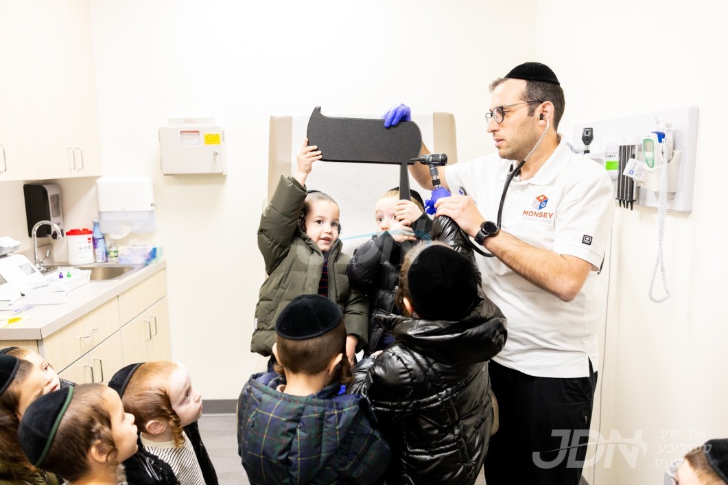 תלמידי תלמוד תורה צאנז אין מאנסי האבן געלערט די אות &#039;ד&#039; און זיי זענען געקומען באזוכן די ד&#039;אקטער אין לעוו פעמעלי העלט צענטער אין מאנסי