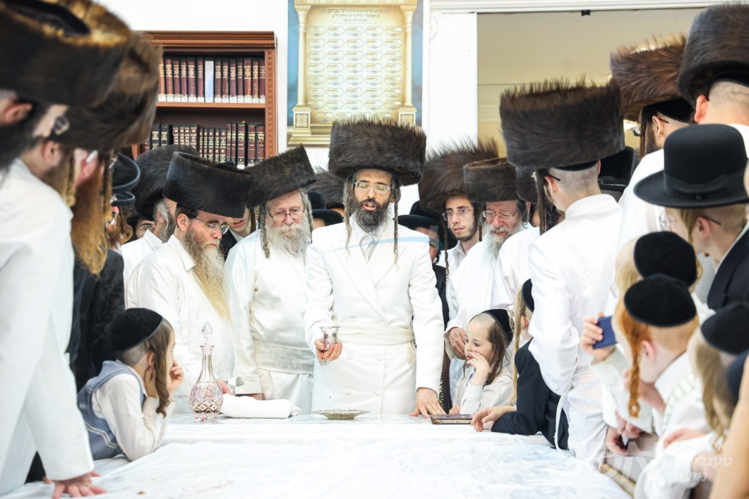 ערב און מוצאי ראש השנה אין חצר הקודש זוועהיל