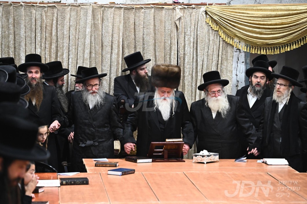 חנוכה אין חצר הקודש מחנובקה בעלזא