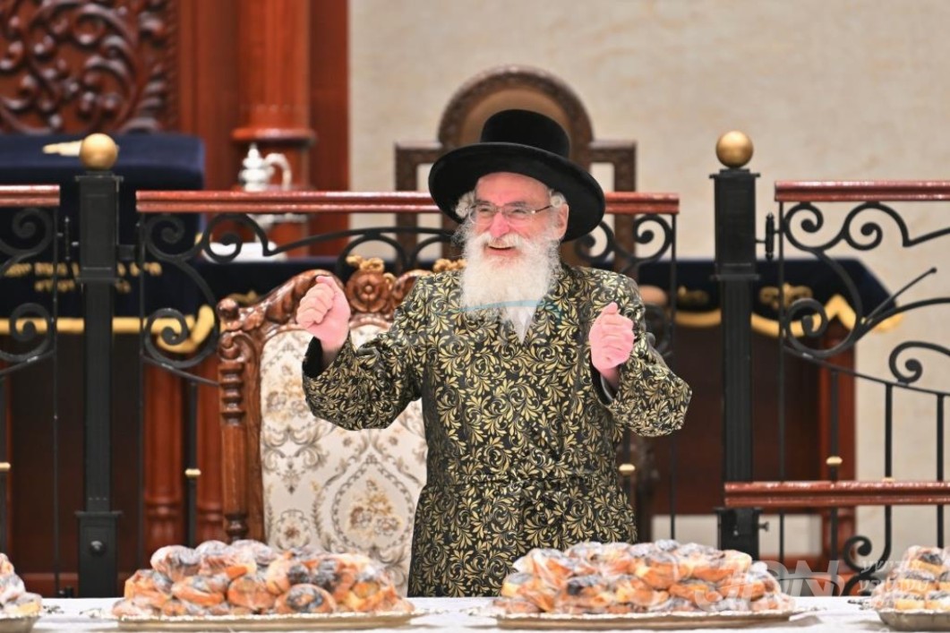 מעמד קבלת פנים פאר האדמו&quot;ר מוויזניץ ביים זיך אהיימקערן פון אפרוה אין שווייץ