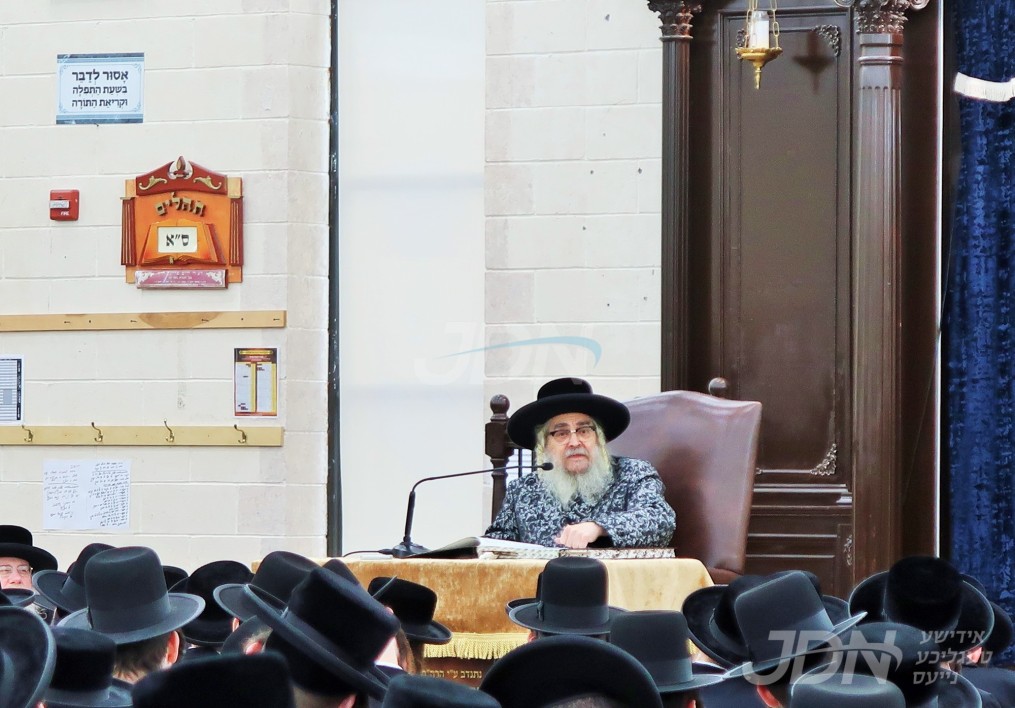 האדמו&quot;ר מסאטמאר ביי די שיעורי סוגיא אין היכל ישיבה גדולה אלס הכנה צום דרשת שבת שובה‎