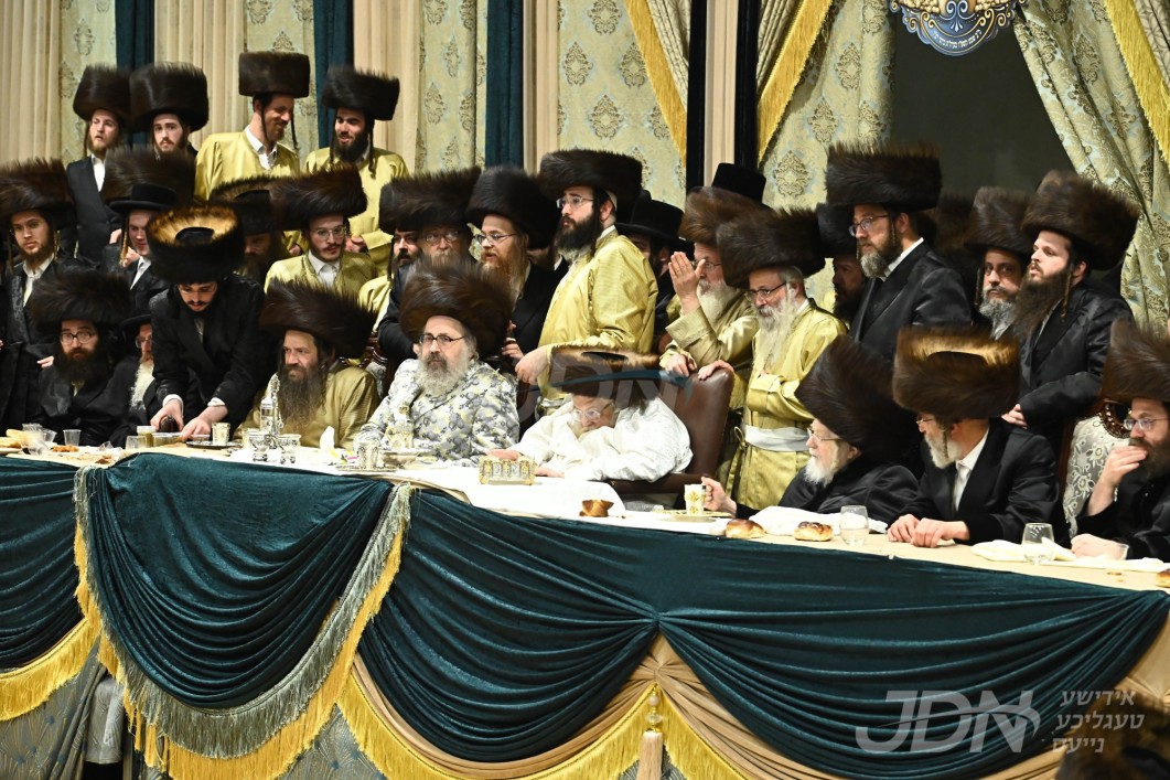 שמחת החתונה בבית תולדות אברהם יצחק - קאלוב - קרעטשניף