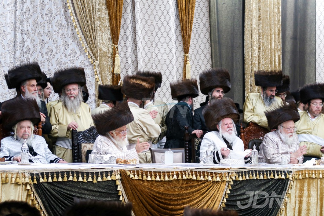 שמחת החתונה בבית תולדות אהרן - קרעטשניף סיגעט - פרימישלאן