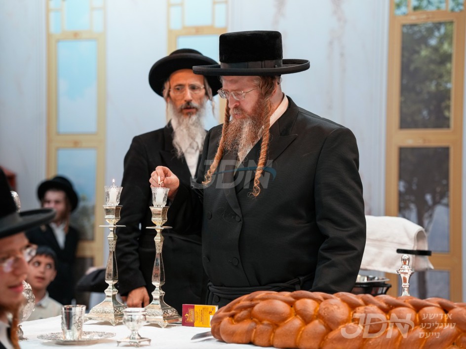 יארצייט פון כ&quot;ק אדמו&quot;ר בעל תפארת אהרן משומרי אמונים זצ&quot;ל ביי בנו האדמו&quot;ר משומרי אמונים ב&quot;ב