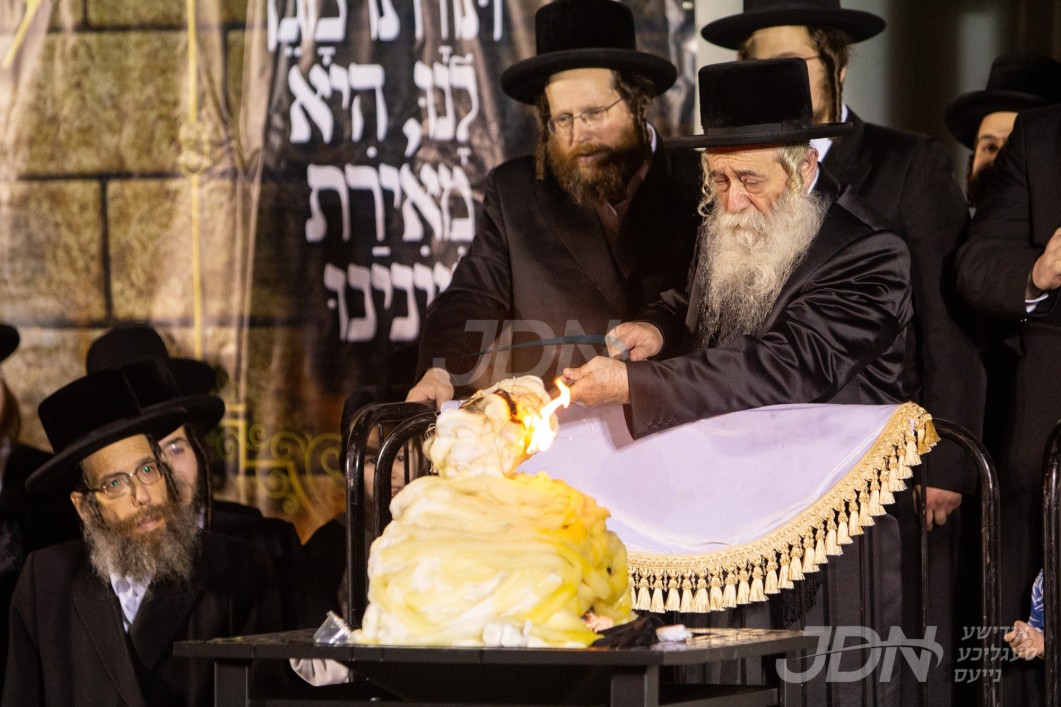 האדמו&quot;ר מטשערנאביל ביים הדלקה ל&quot;ג בעומר