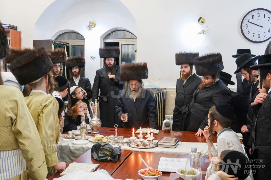 מוצש&quot;ק ביי האדמו&quot;ר מקרעטשניף סיגעט אין ירושלים