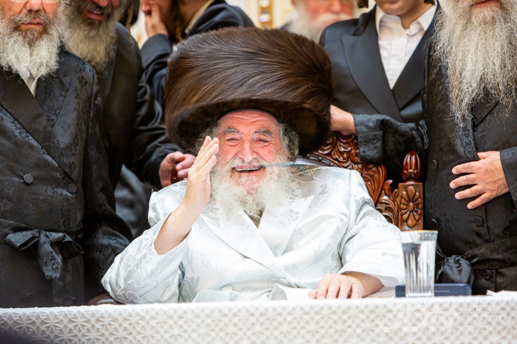 מוצאי ראש השנה אין חצר הקודש וויזניץ