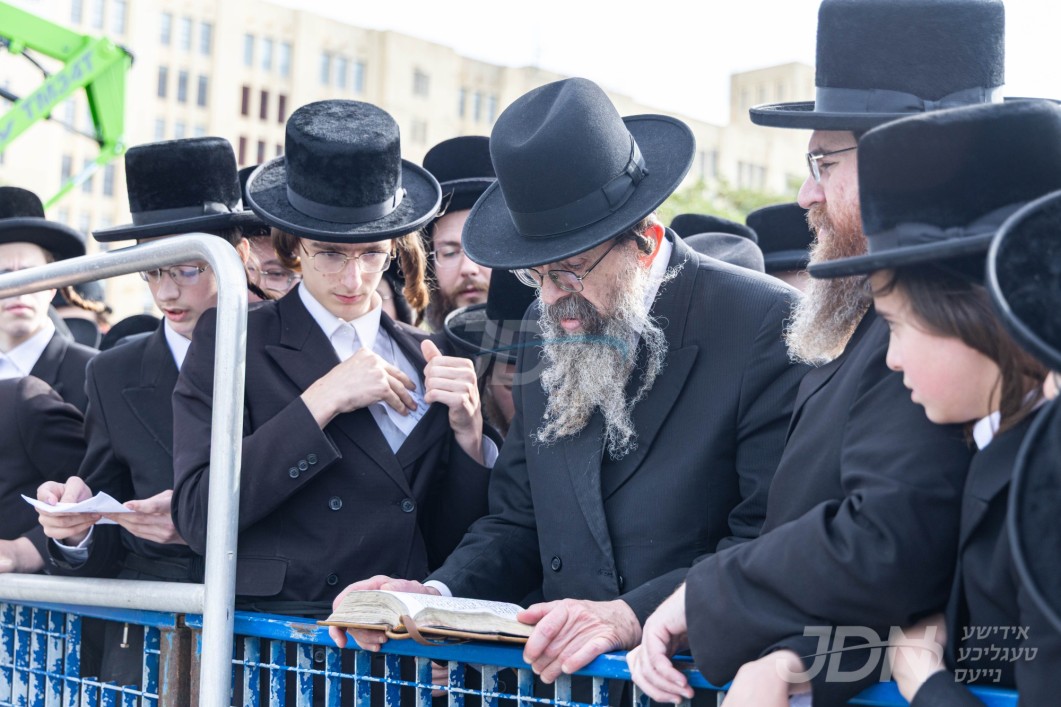 האדמו&quot;ר מתולדות יהודה סטוטשין ביי תשליך
